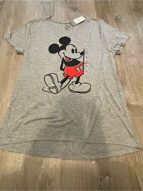 Disney Mickey Mouse gray t-shirt with Mickey Mouse graphic, size XL #disney